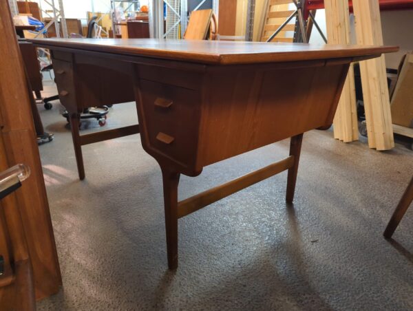 Dobbeltsidet skrivebord med hollandsk udtræk, teak