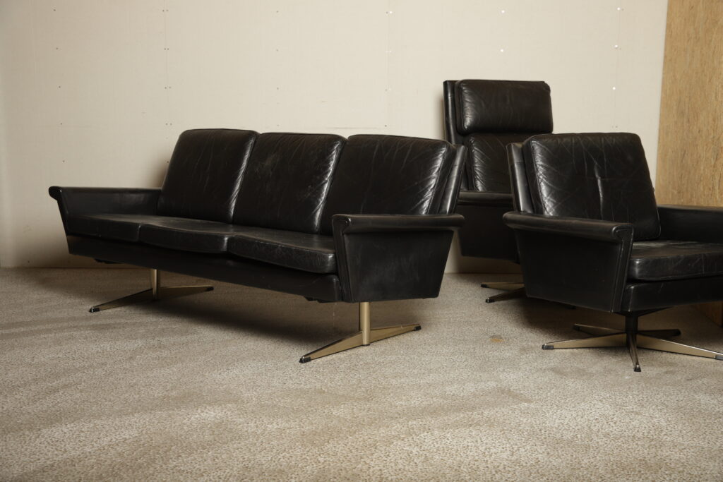 Tre-personers sofa på shakerstel