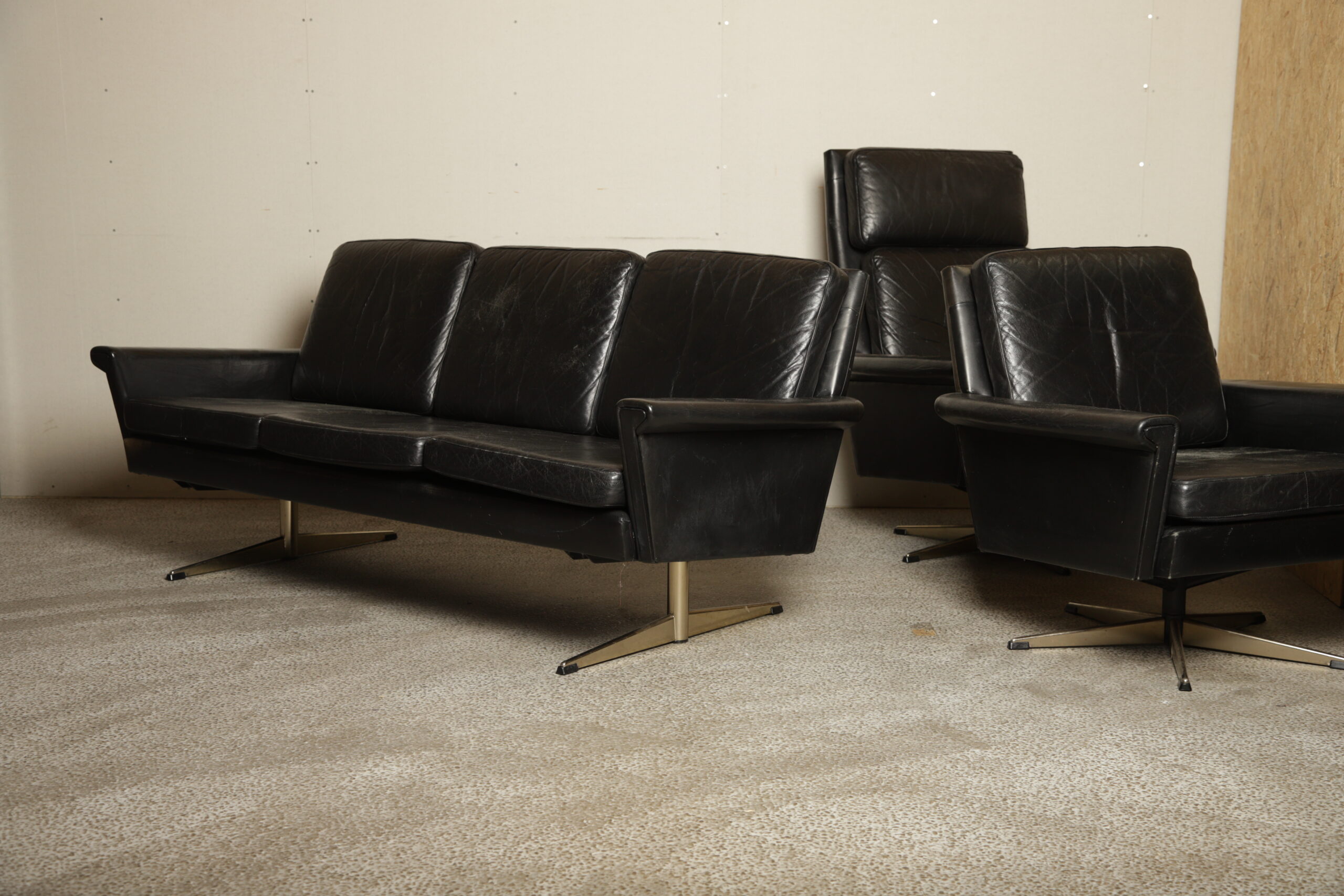 Tre-personers sofa på shakerstel