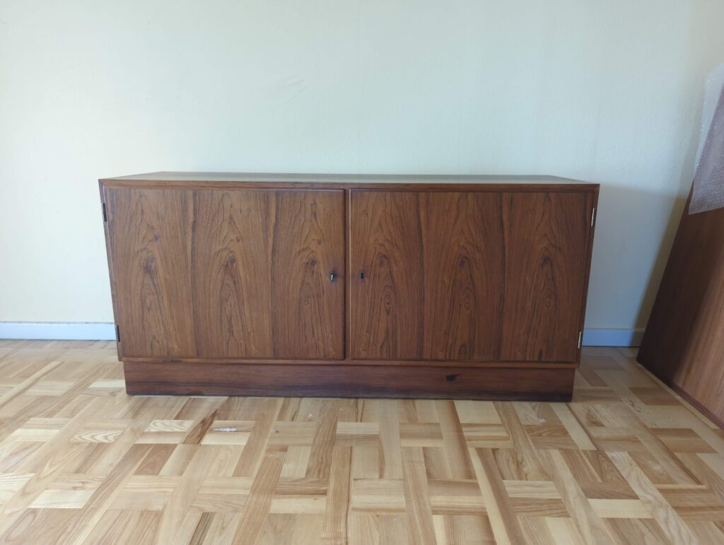 Skænk i palisander, Hundevad