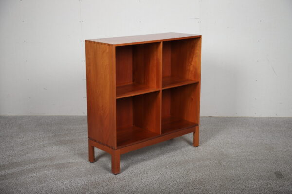 Bogreol af Christian hvidt & Orla Mølgaard fra Søborg Møbelfabrik