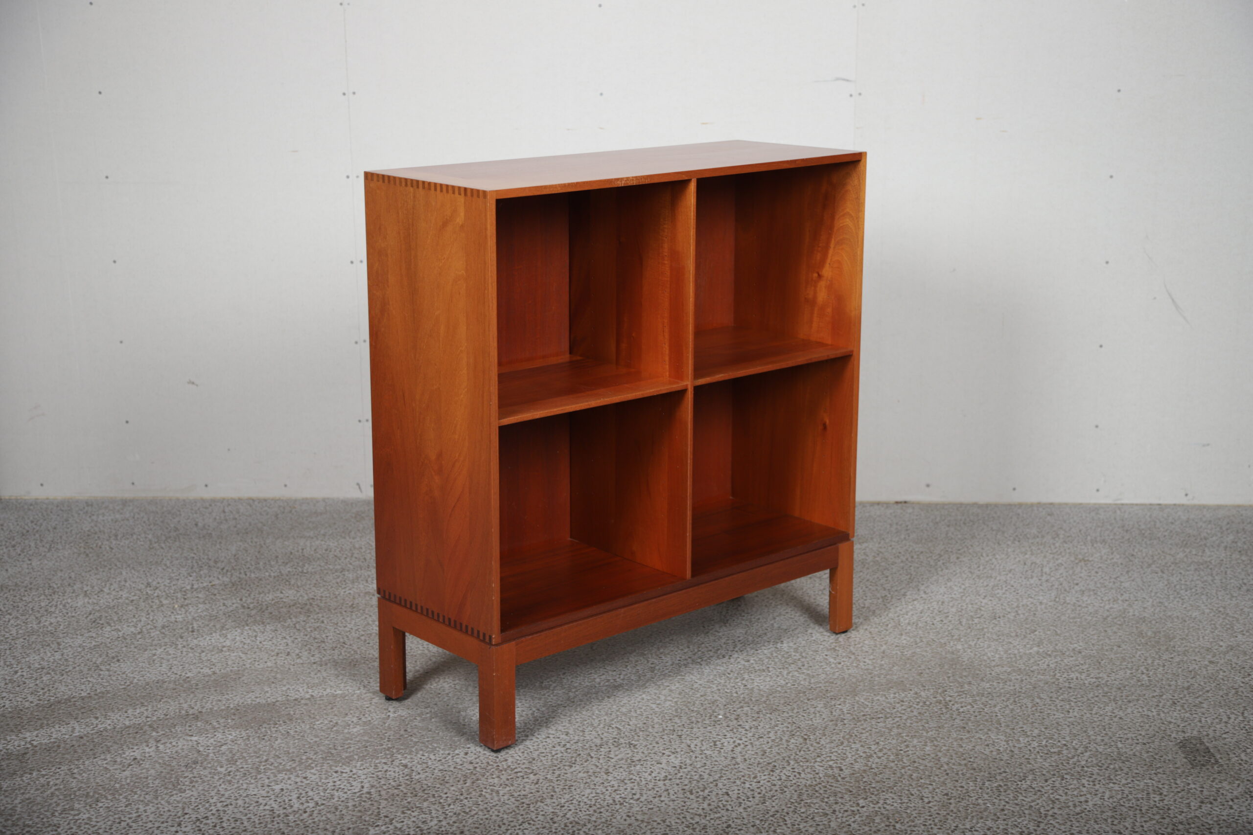 Bogreol af Christian hvidt & Orla Mølgaard fra Søborg Møbelfabrik - Image 1