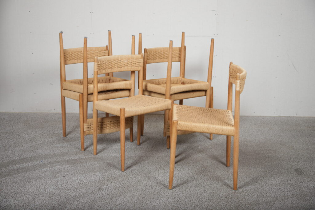 Seks spisestole i egetræ med flet