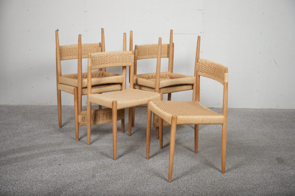 Seks spisestole i egetræ med flet