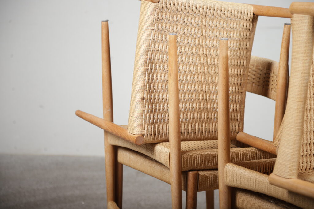 Seks spisestole i egetræ med flet