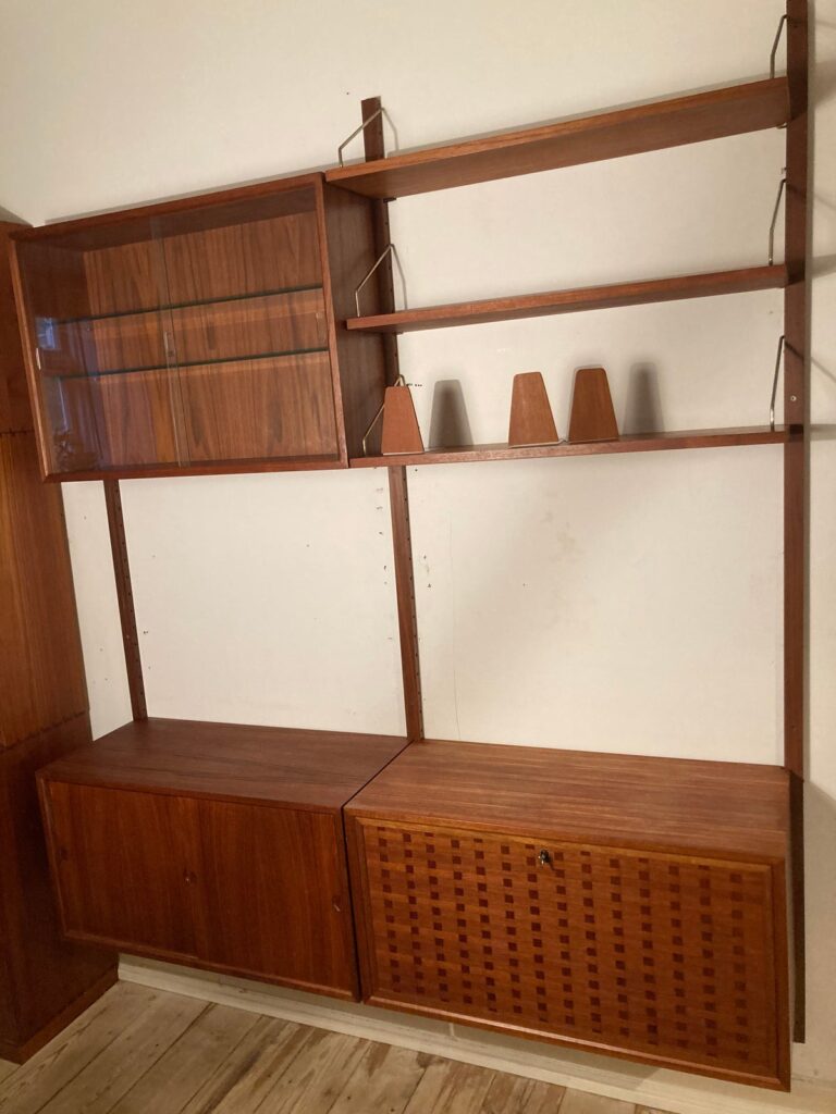 Vægreol, Royal System teak, b: 80 d: 37 h: 198