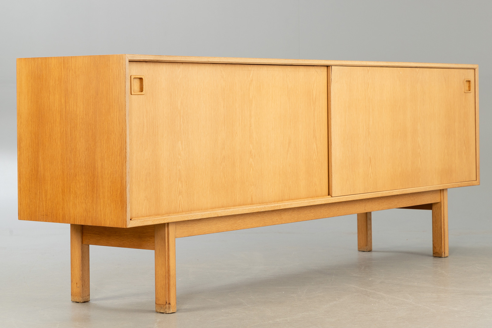 Lav skænk, egetræ, Omann Jr model 21 - Image 1