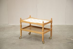 Serveringsvogn, barvogn, bakkebord, massiv egetræ, kakler, Kjærnulf