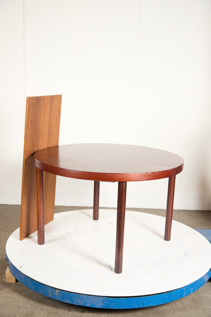 Rundt spisebord med tillægsplade, diameter 115 cm