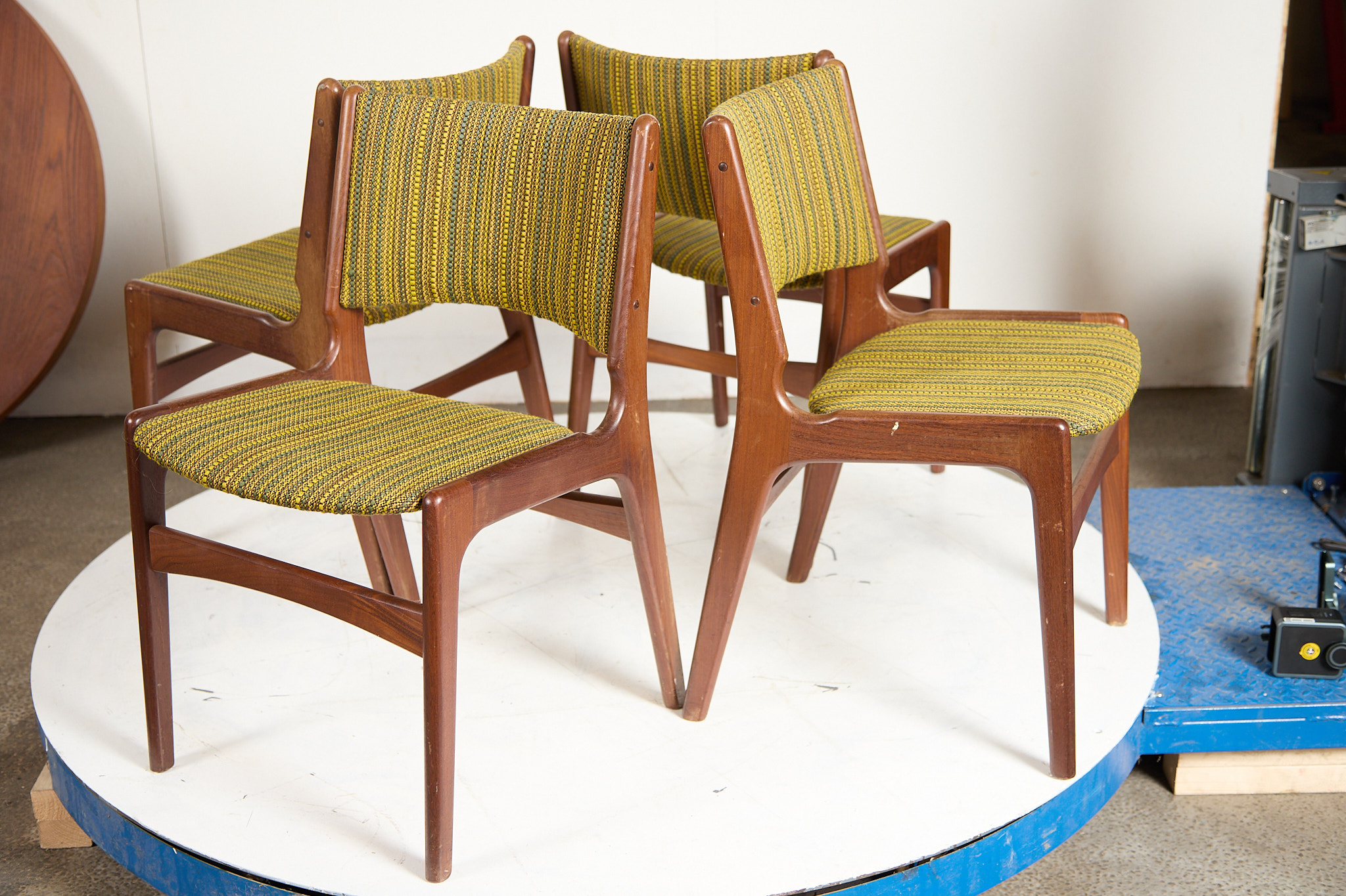 Fire spisestole til ompolstring, massiv teak, Erik Buch model 89 - Image 1