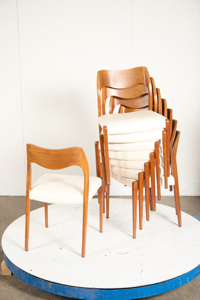 8 spisestole i massiv teak af N.O. Møller, model 71