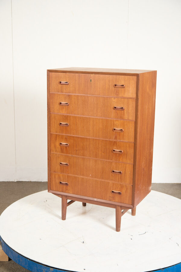 Kommode i teak, mangler bagbeklædning