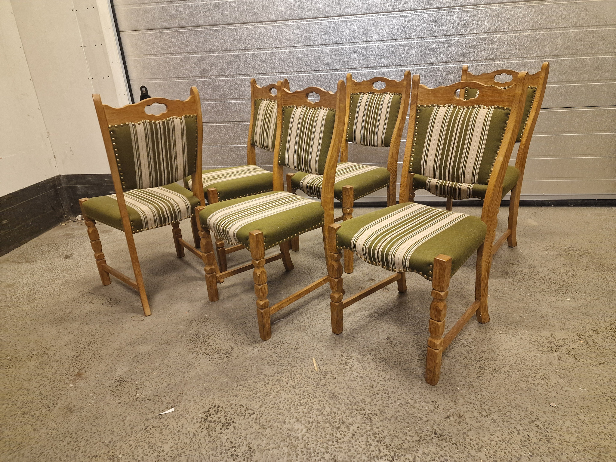 Seks spisestole, massiv syret eg - Image 1