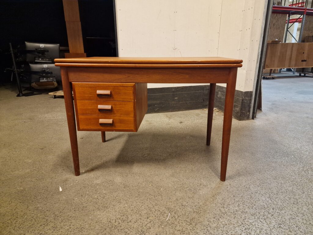 Fritstående skrivebord med drejbar plade, teak, Børge Mogensen