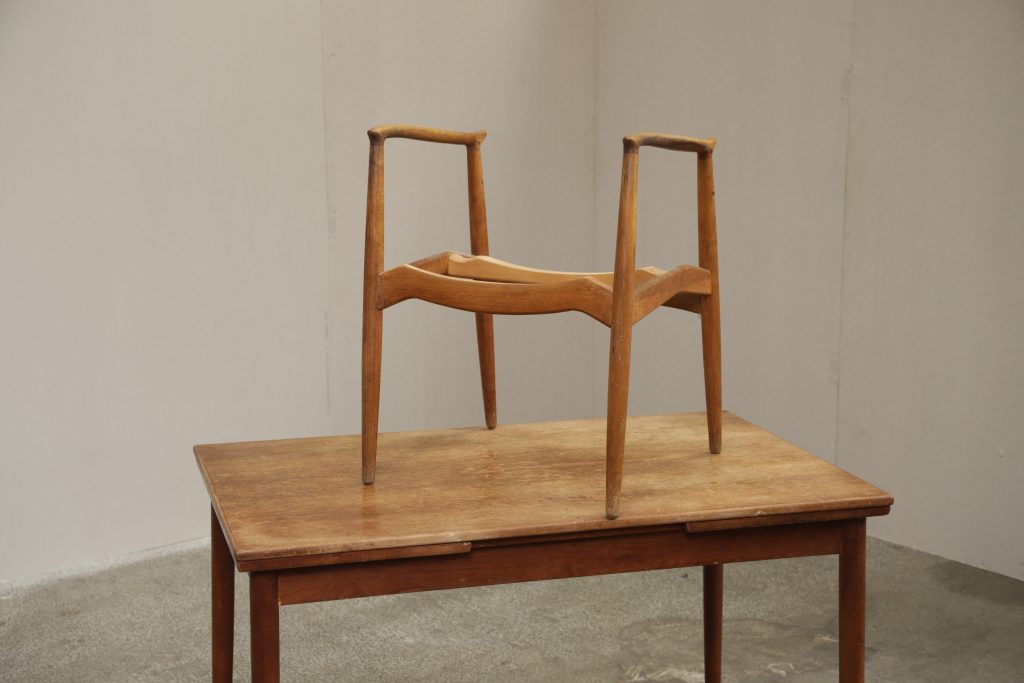 Armstol, Erik Buch Captains Chair, egetræ, til renovering