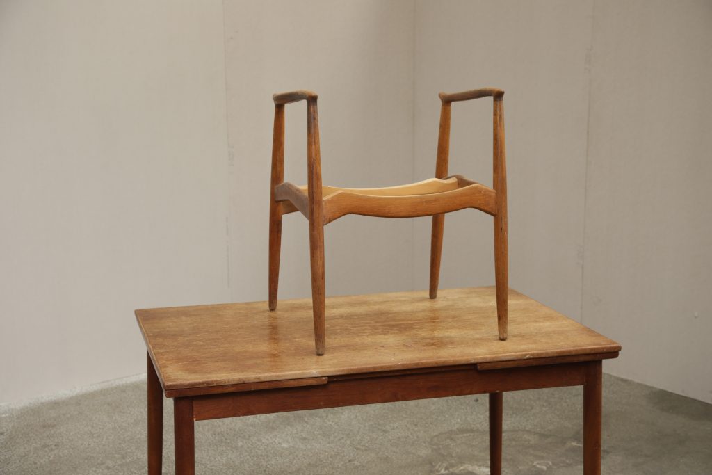 Armstol, Erik Buch Captains Chair, egetræ, til renovering