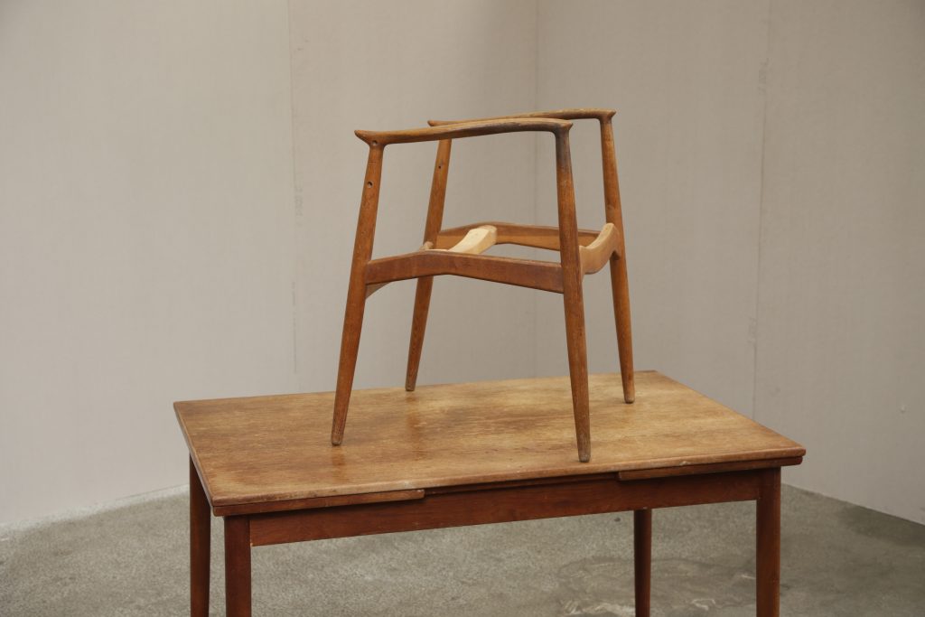 Armstol, Erik Buch Captains Chair, egetræ, til renovering