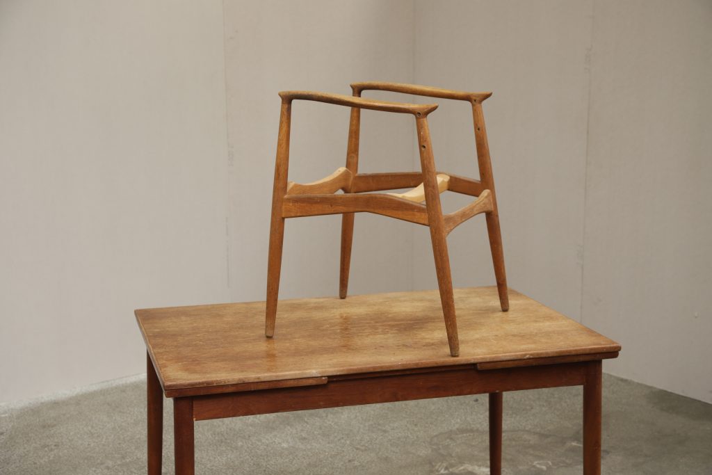 Armstol, Erik Buch Captains Chair, egetræ, til renovering