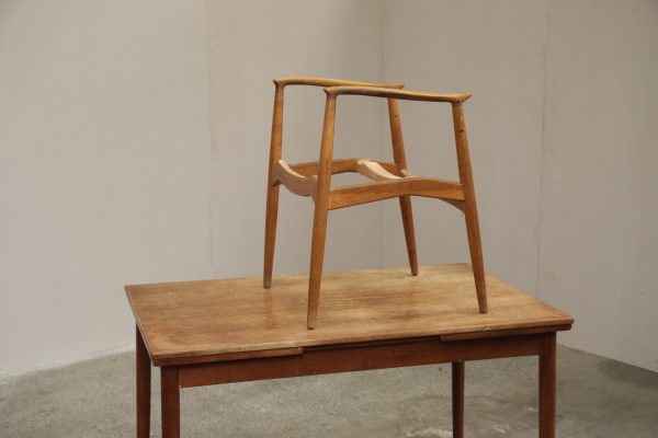 Armstol, Erik Buch Captains Chair, egetræ, til renovering - Image 2