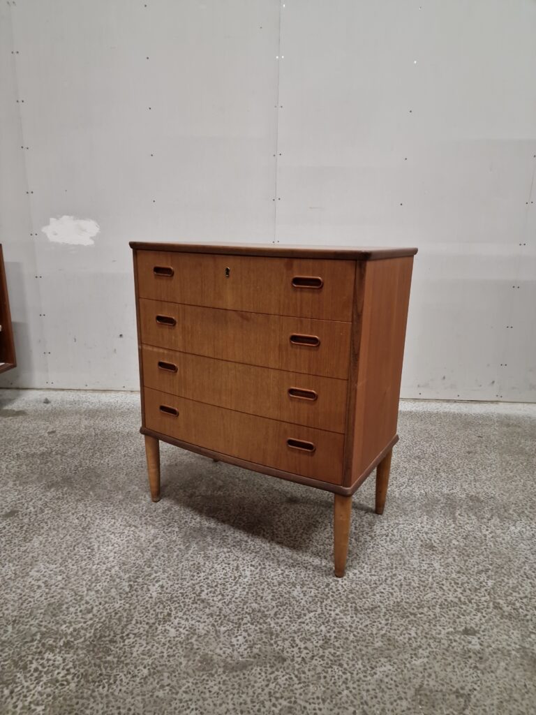 Lille kommode med fire skuffer, teak