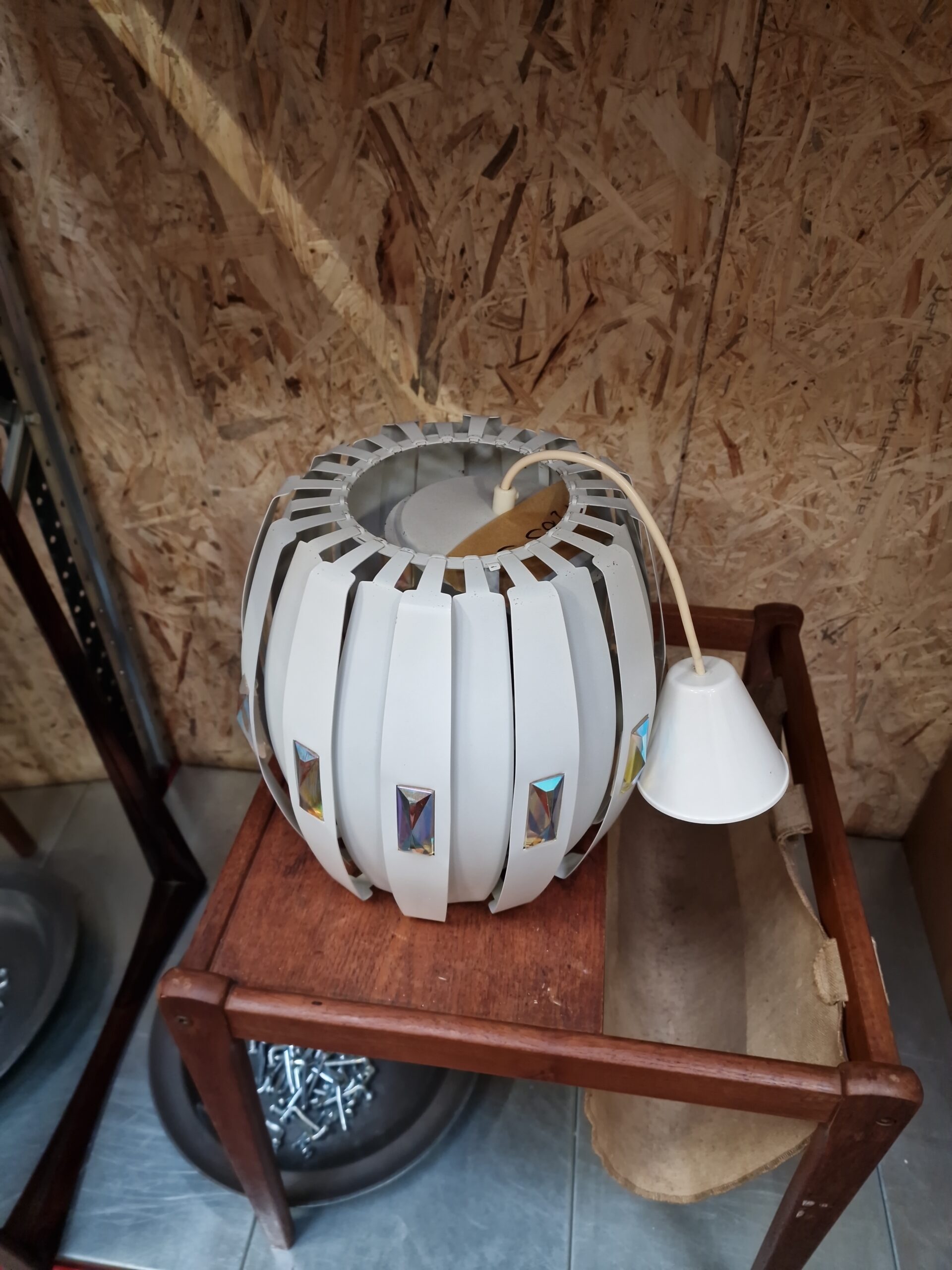 Pendel, hvid metal prisme lampe af Werner Schou for Coronell Elektro - Image 2