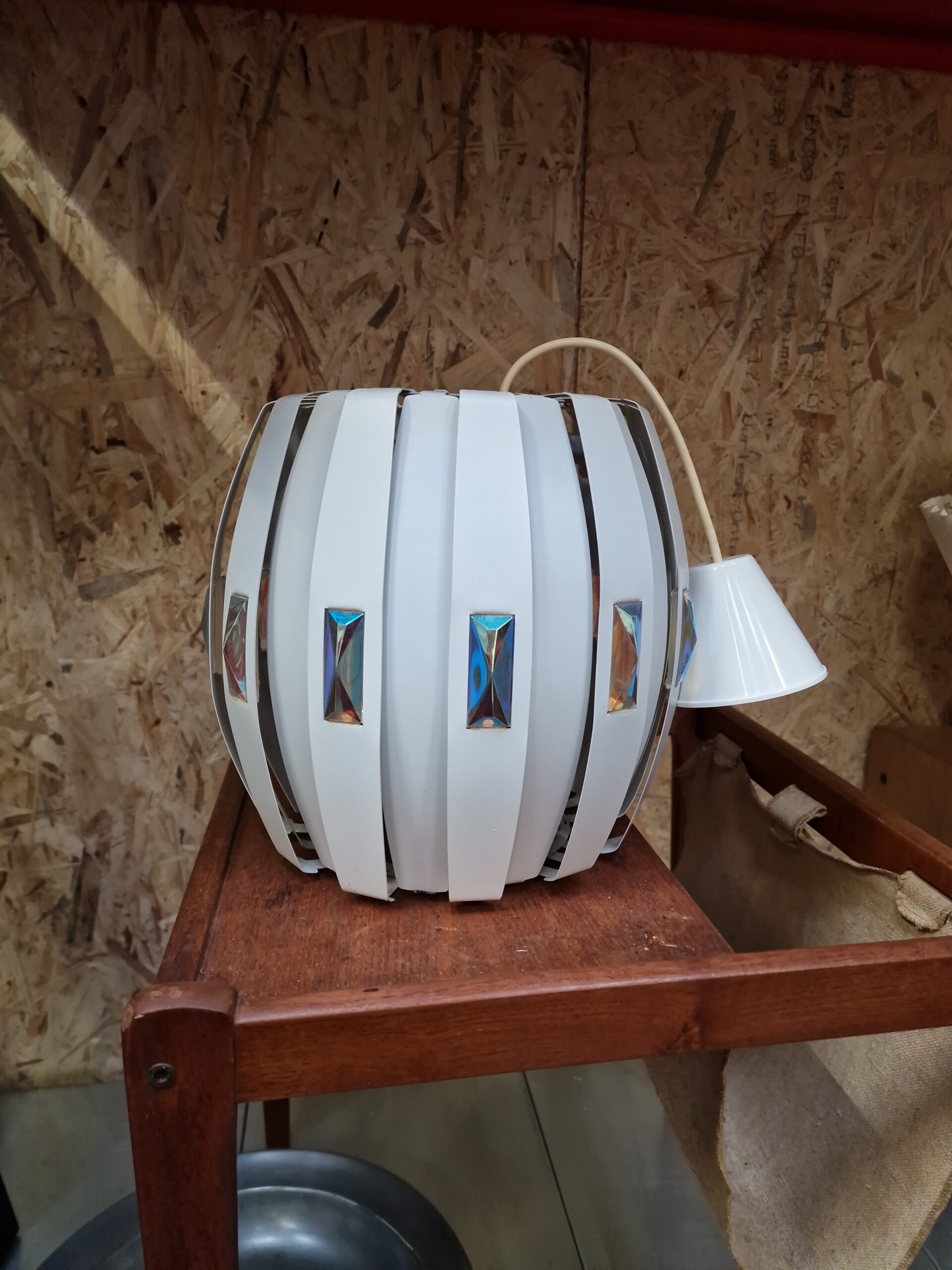 Pendel, hvid metal prisme lampe af Werner Schou for Coronell Elektro - Image 3