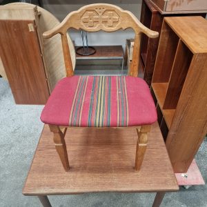 Én spisestol, massiv egetræ, Henning Kjærnulf - Image 4