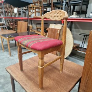 Én spisestol, massiv egetræ, Henning Kjærnulf - Image 3