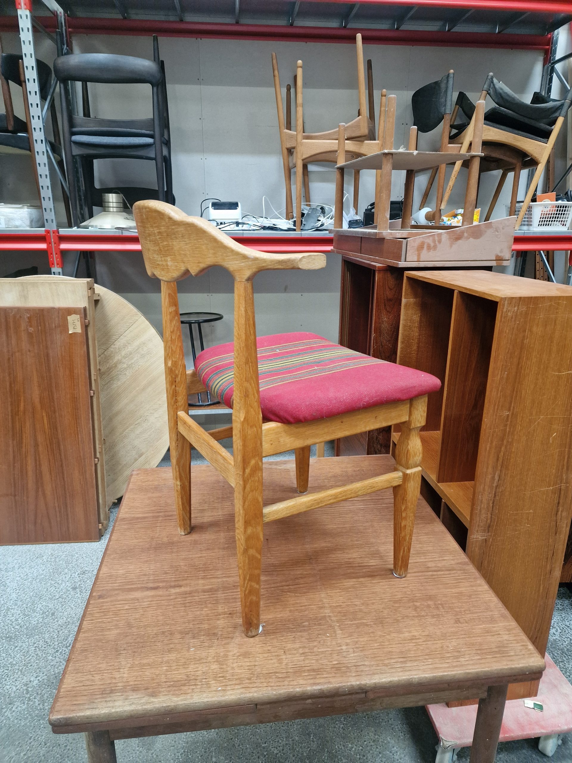 Én spisestol, massiv egetræ, Henning Kjærnulf - Image 8