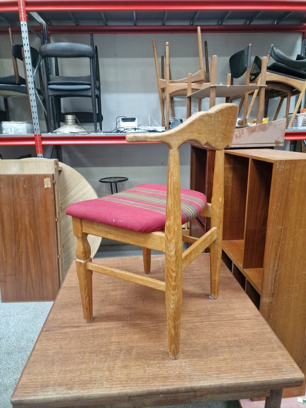 Én spisestol, massiv egetræ, Henning Kjærnulf