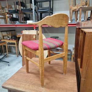 Én spisestol, massiv egetræ, Henning Kjærnulf - Image 10