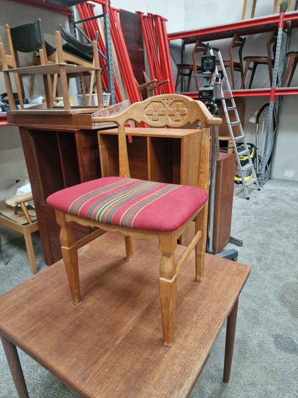 Én spisestol, massiv egetræ, Henning Kjærnulf