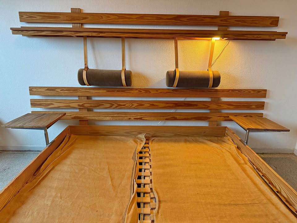 Dobbeltseng-ramme i fyrretræ