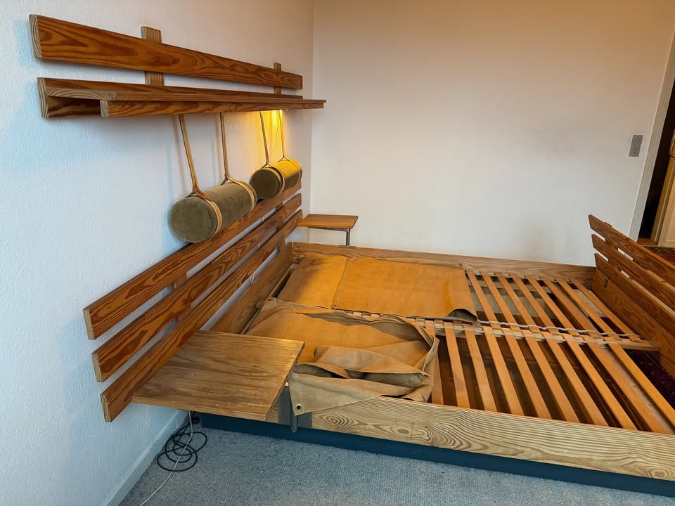 Dobbeltseng-ramme i fyrretræ