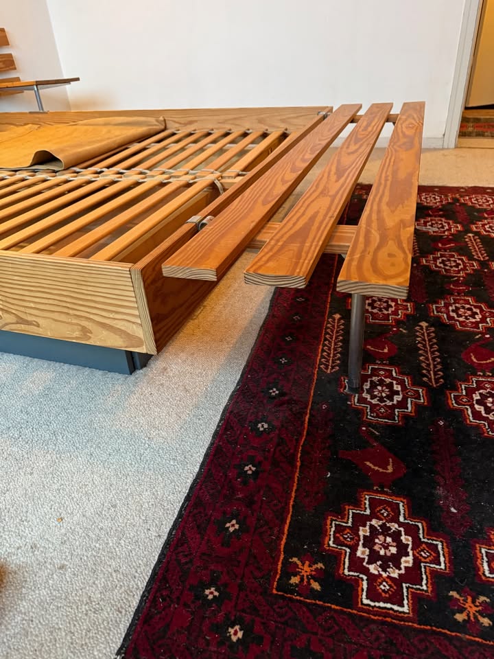 Dobbeltseng-ramme i fyrretræ