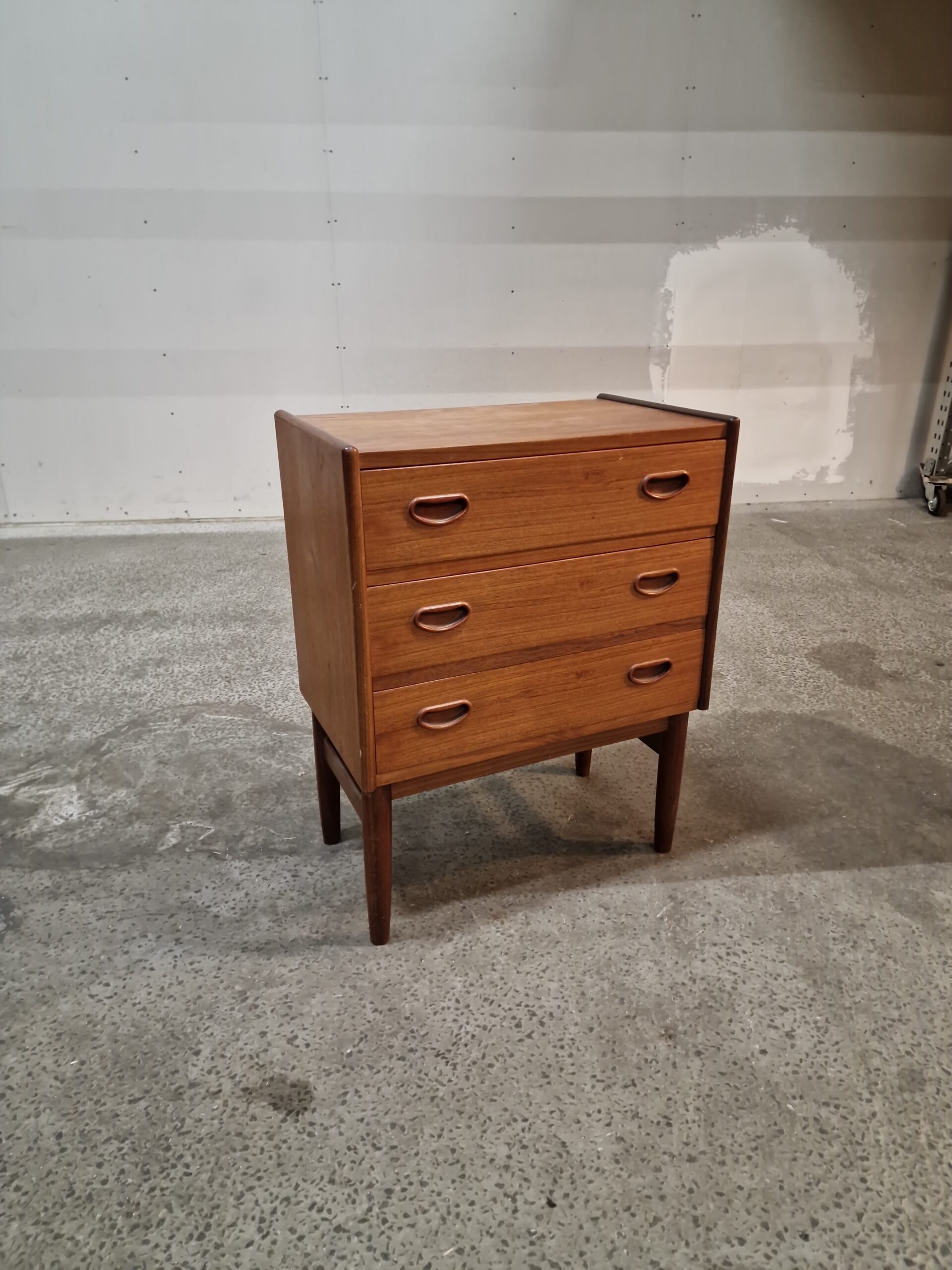 Entrékommode med tre skuffer, på stel - Image 1