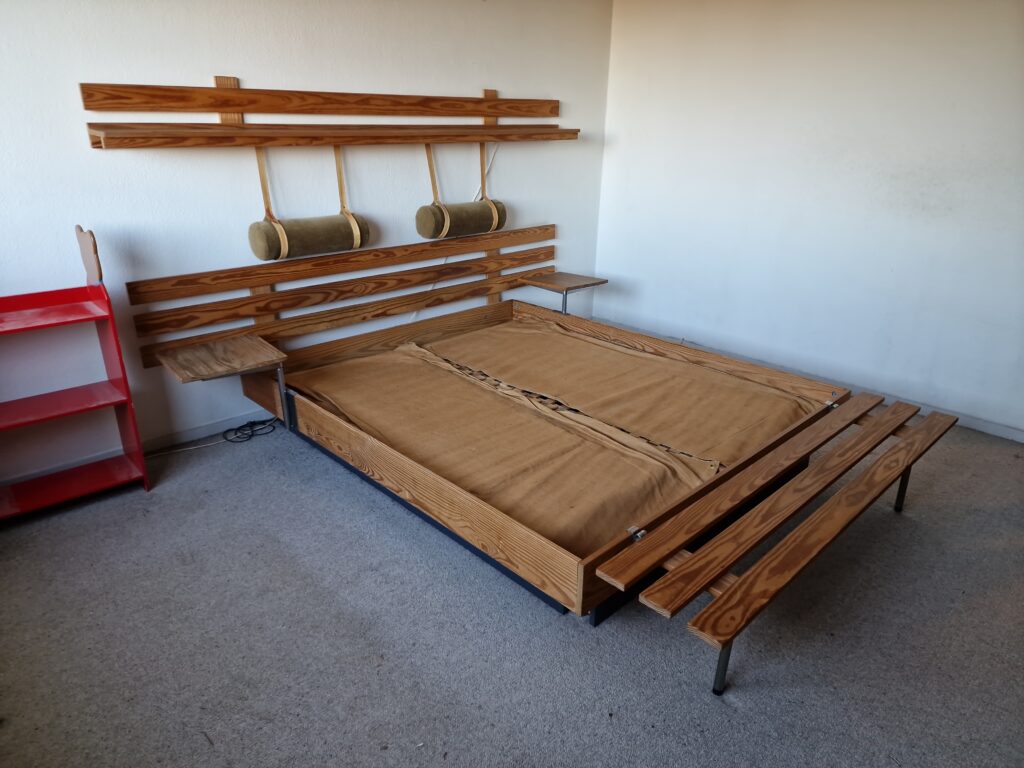 Dobbeltseng-ramme i fyrretræ