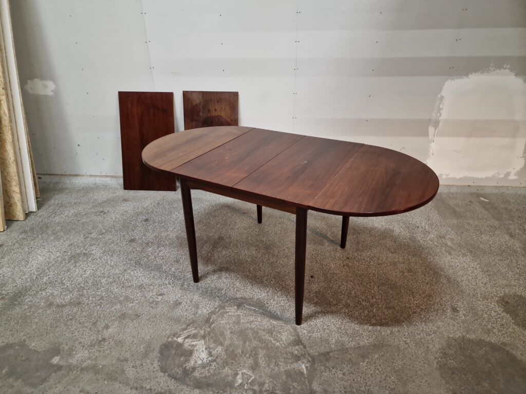 Spisebord med endeklapper og to tillægsplader, palisander