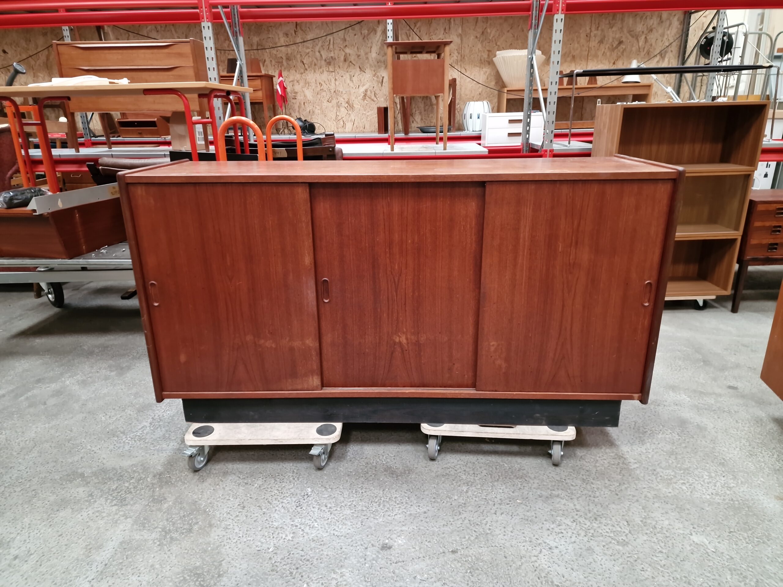 Skænk/dækketøjsskab på sokkel, teak - Image 1