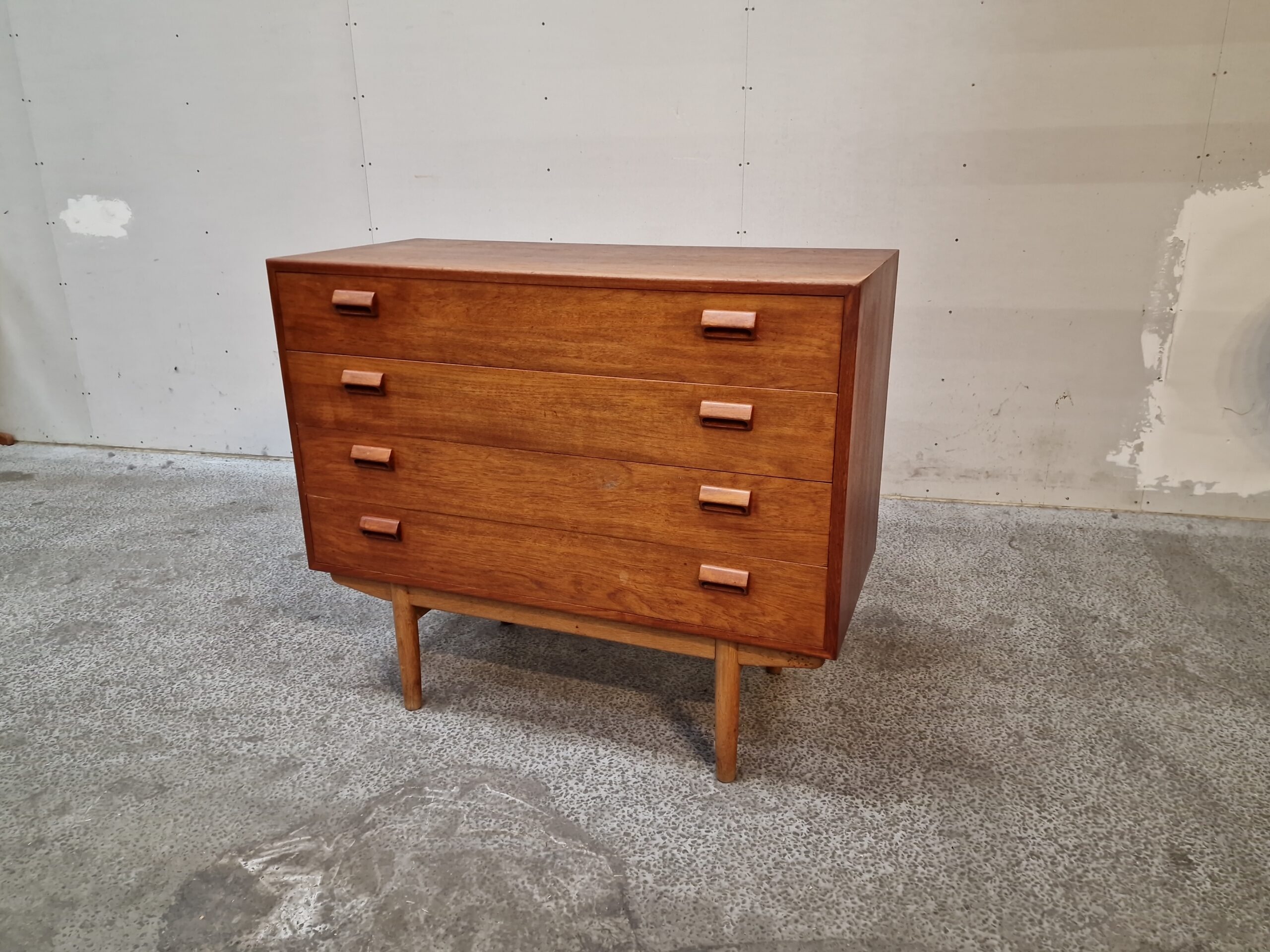 Kommode med fire brede skuffer, teak, Børge Mogensen #2 - Image 1