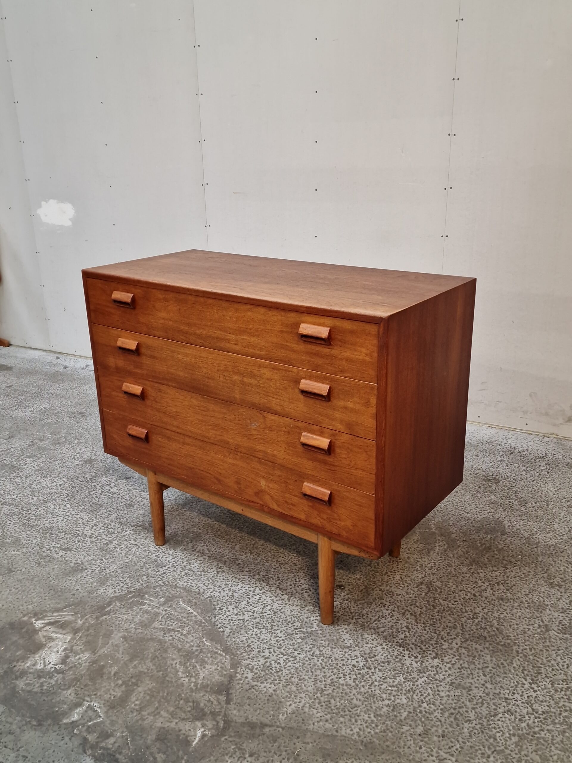 Kommode med fire brede skuffer, teak, Børge Mogensen #2 - Image 5