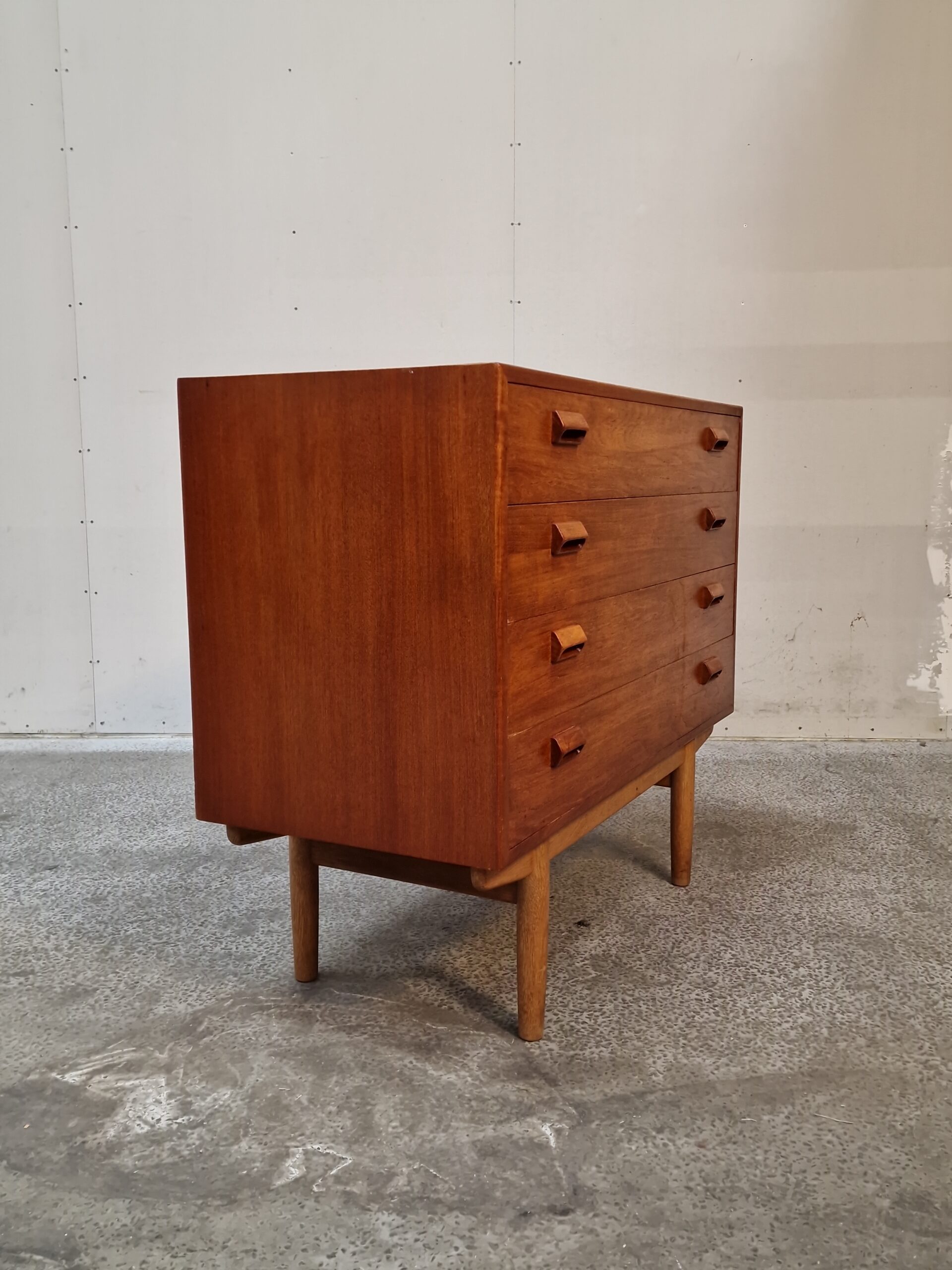 Kommode med fire brede skuffer, teak, Børge Mogensen #2 - Image 9