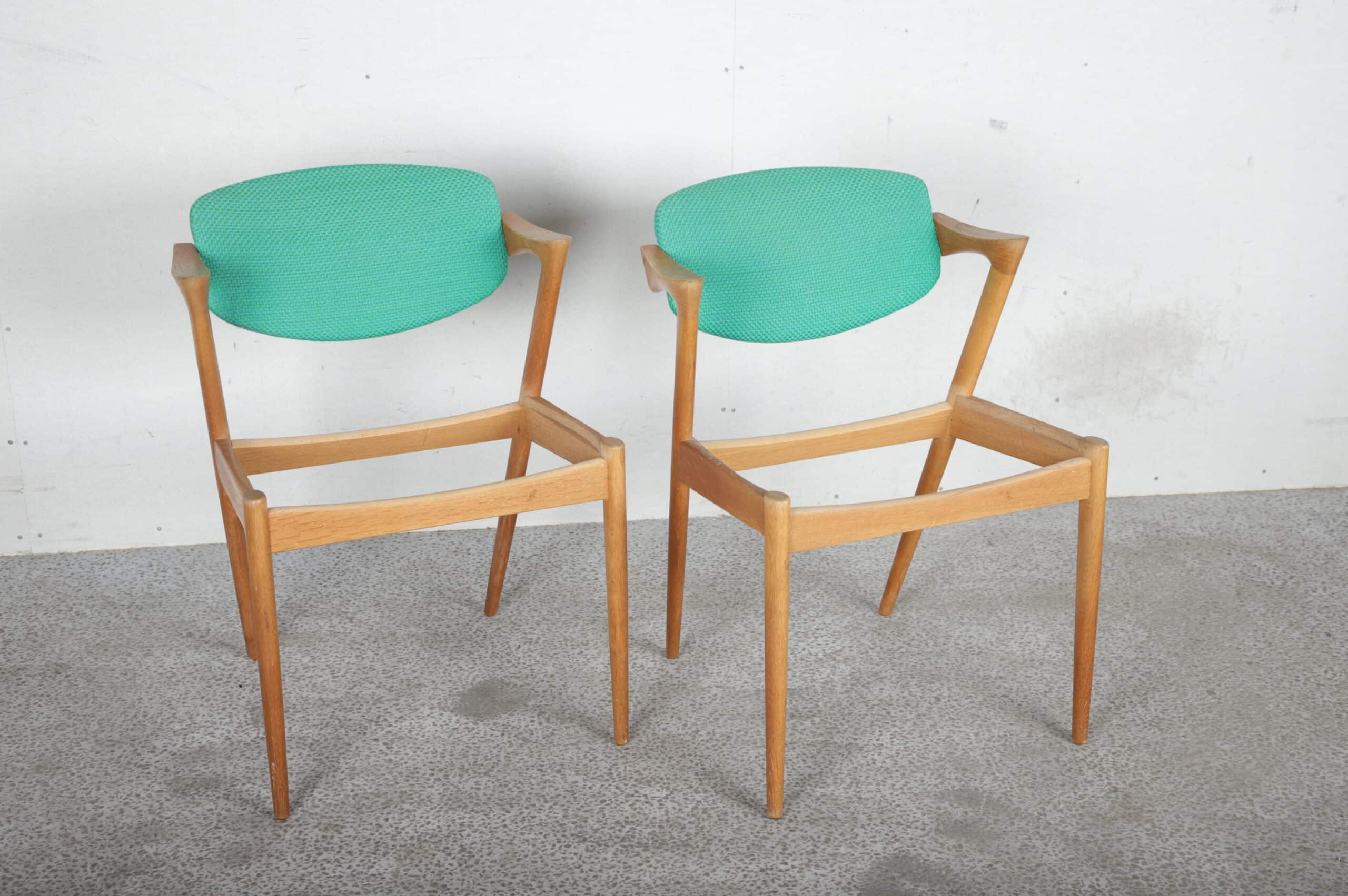 To spisestole i egetræ, Kai Kristiansen, model 42