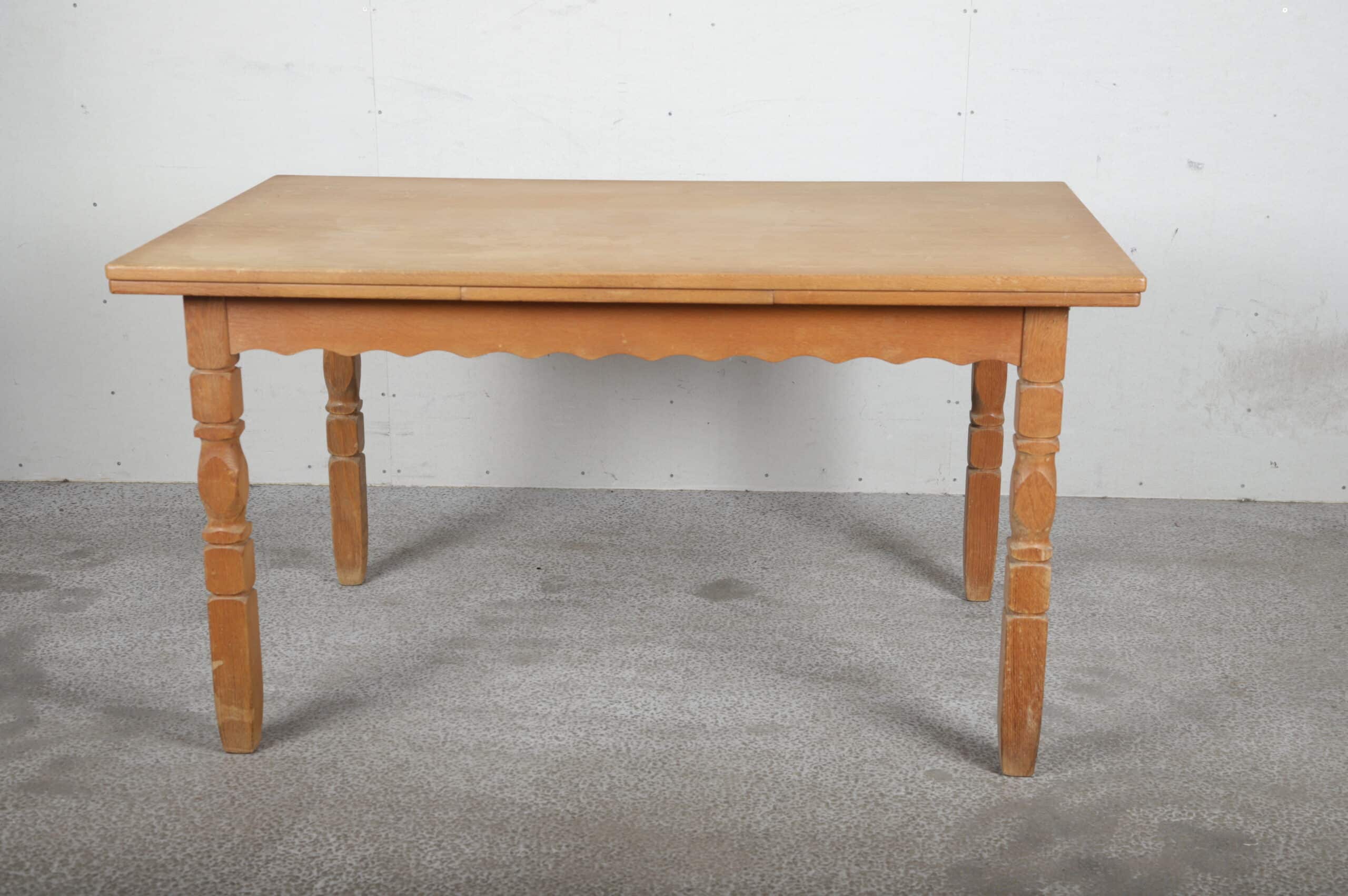 Spisebord i fineret egetræ med hollandsk udtræk, Henry Kjærnulf