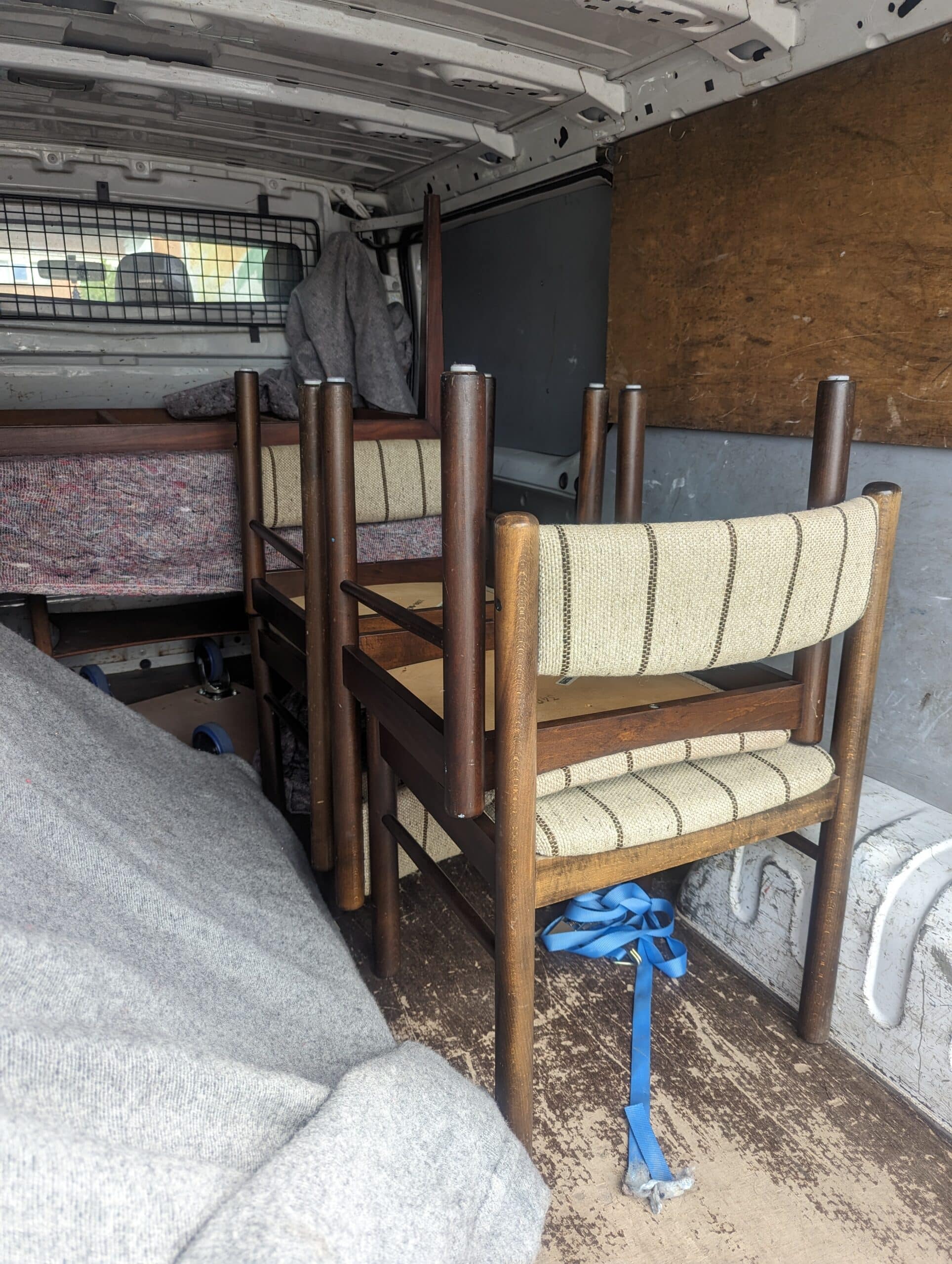 Fire Farstrup spisestole i bejdset eg