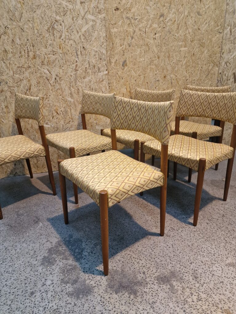 Seks spisestole, massiv teak, guld polstring, Villy Schou Andersen