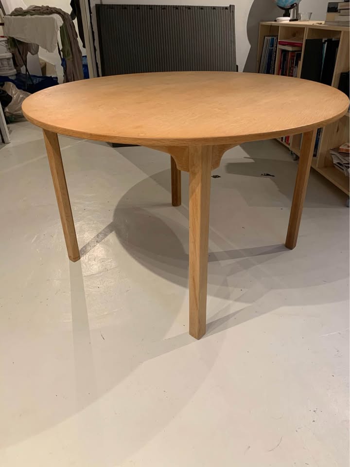 BM spisebord, Ø110, egetræ