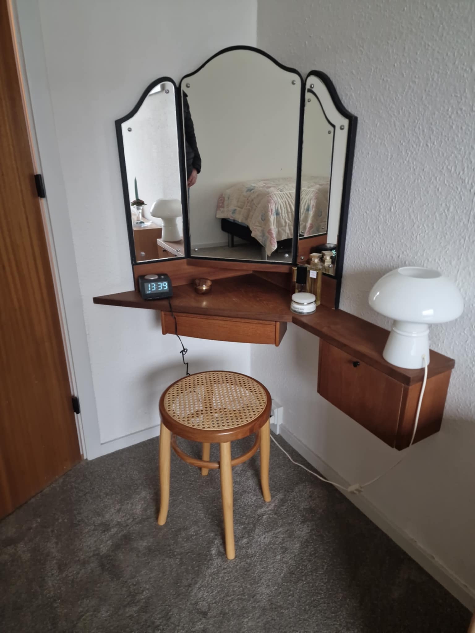 Hjørne-sminkebord, teak