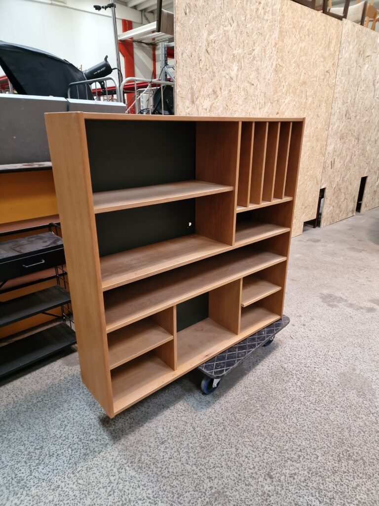 Reol, bogkasse/LP, egetræ, Domino