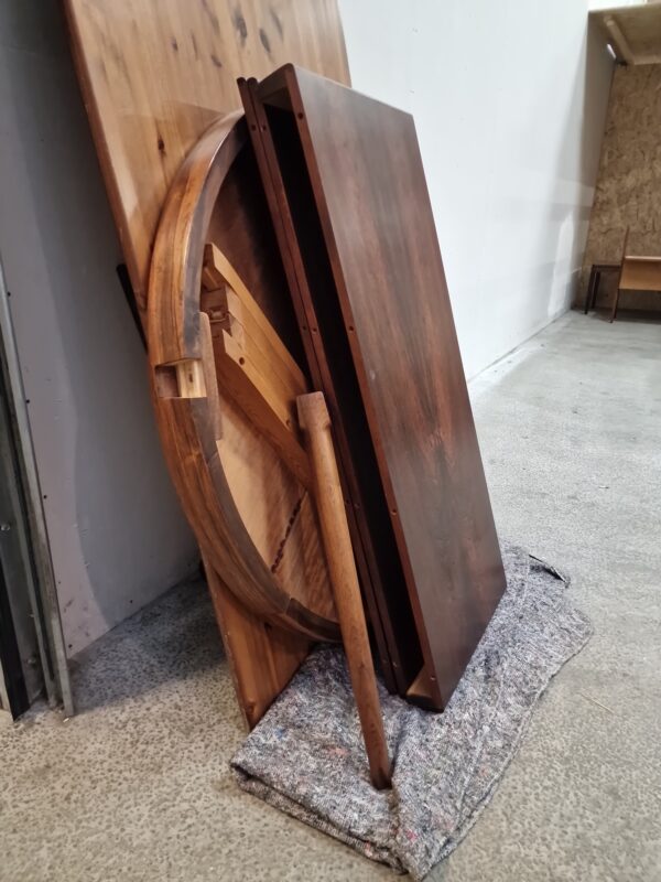 Rundt spisebord i palisander med tre tillægsplader, Harry Østergaard